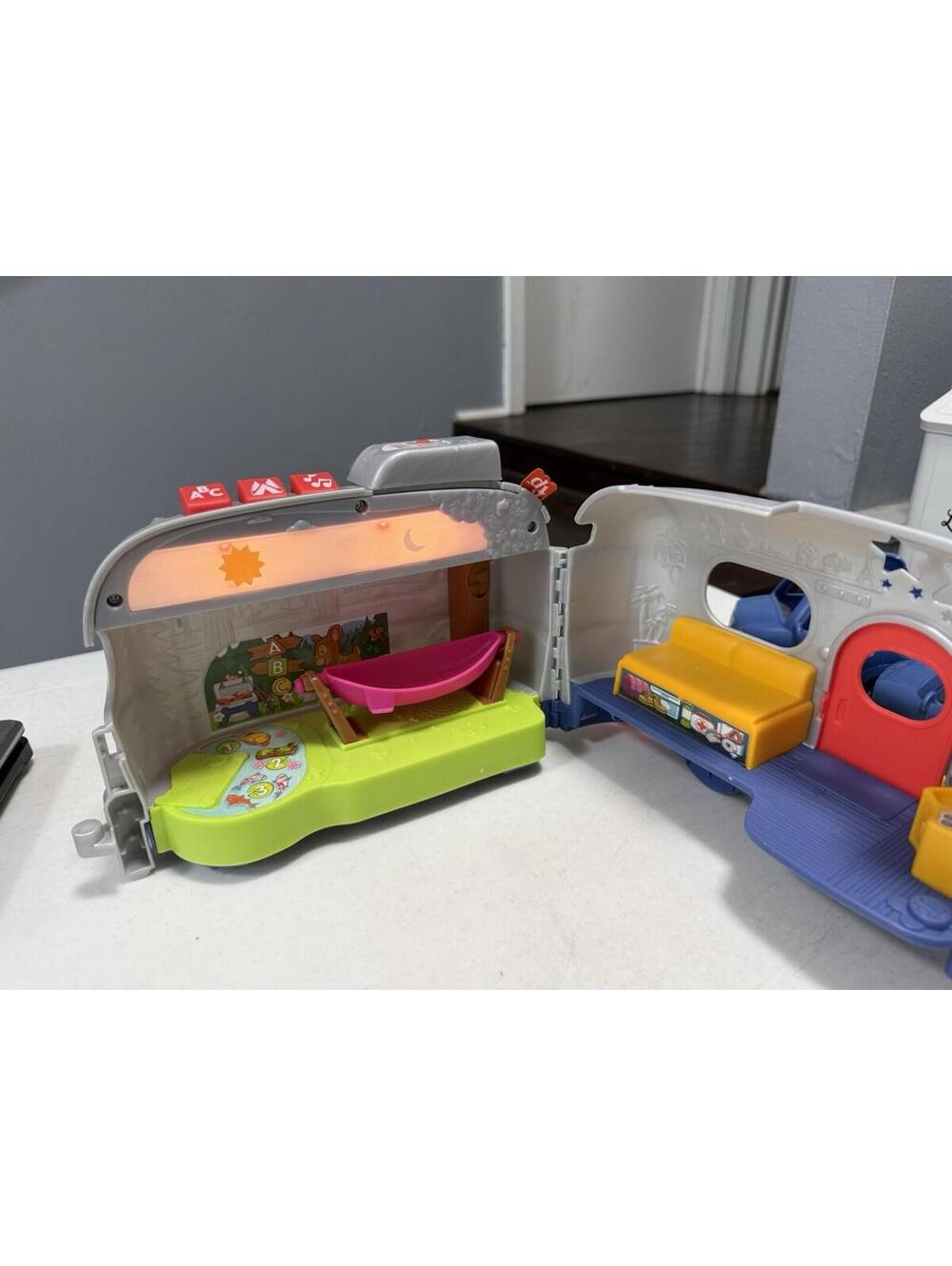 Fisher Price Little People Light-Up Learning Camper RV Kayak Car Playset Works - Picture 2 of 12
